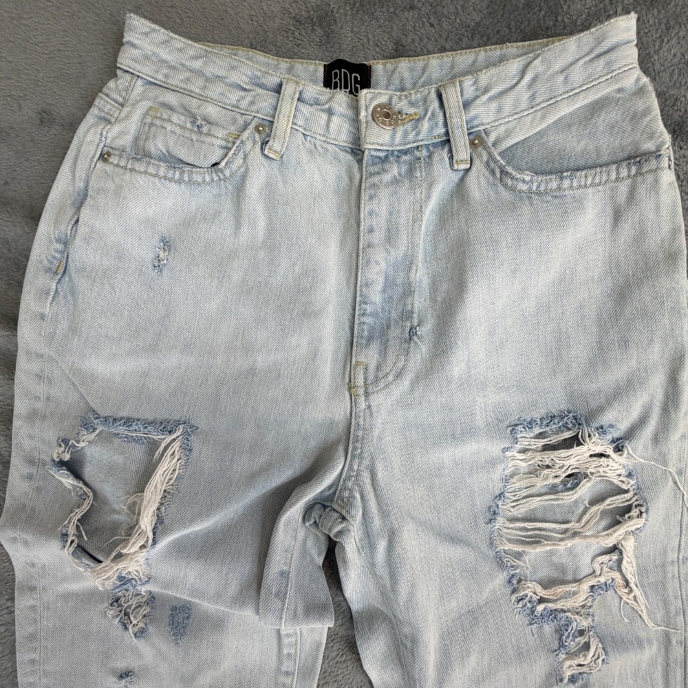 BDG Urban Outfitters Mom High-Rise Distressed Ripped Light Wash Jeans‎ Womens 27